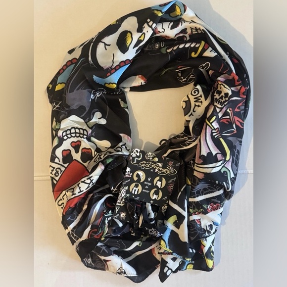 🆕Ed Hardy Born Free Multi-purpose Scarf in
"Love Kills Slowly Prints 43X43🆕 - Picture 2 of 10
